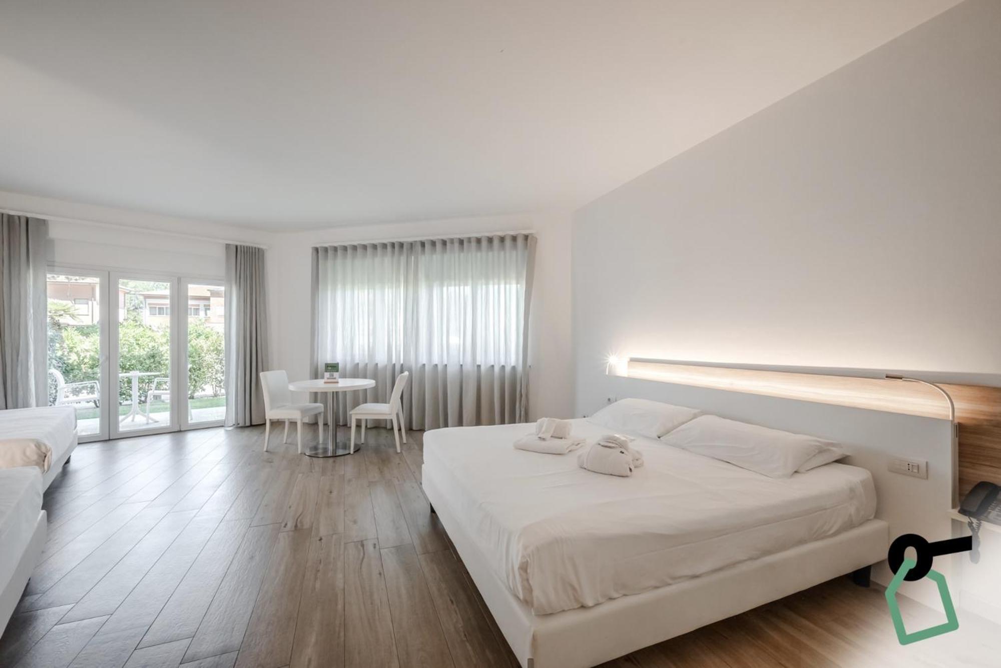 Hotiday Room Collection - Tirrenia Luaran gambar